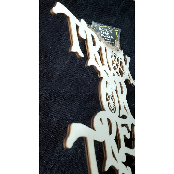 Trick Or Treat Wood Laser Cut Out Sign Crafts Halloween Decor Wreath Spider Web - Picture 5 of 8